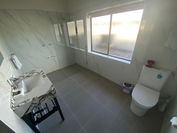 Bathroom 4, Lismore City Motor Inn, Lismore - Pt A