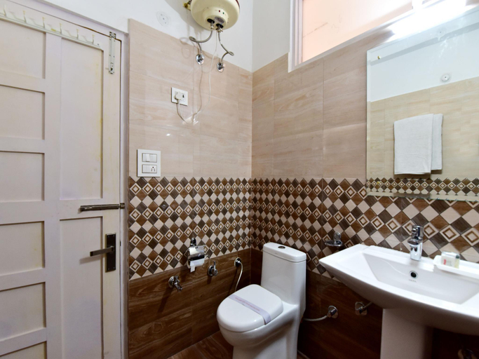 Bathroom 3, Sarla Regency, Kullu