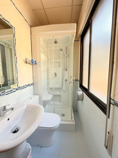 Bathroom 4, Hostal Castilla, Toledo