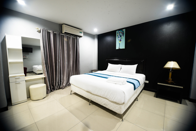 Others 4, Golden Star Pattaya, Pattaya