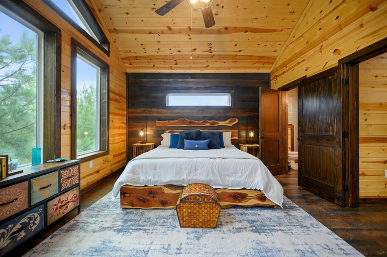 Bedroom 4, 3king/4queen - Perfect Family/friends Cabin - Firepit, McCurtain