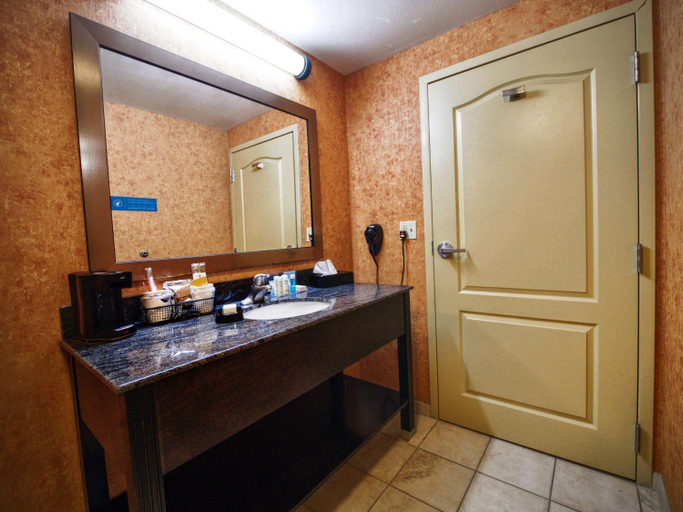 Bathroom 3, Hampton Inn & Suites Elk City, Beckham