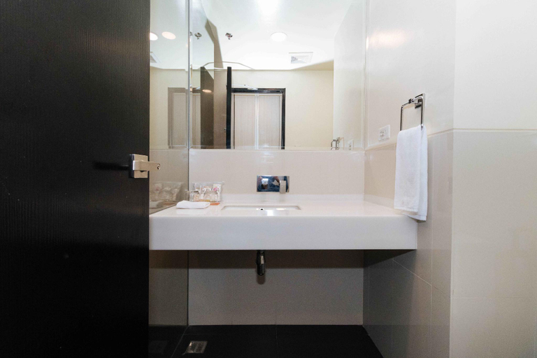 Bathroom 5, Maxx Hotel Makati, Makati City