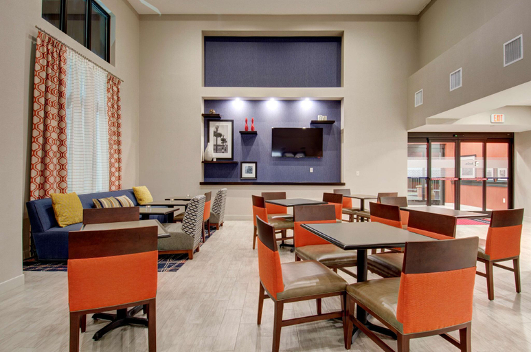 Food & Drinks 5, Hampton Inn & Suites Springfield Downtown, Hampden