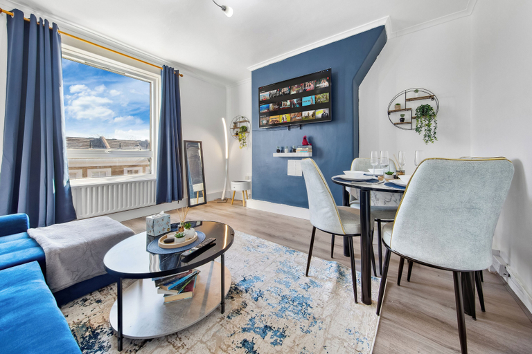 Others 3, Modern Bed Apartment, London