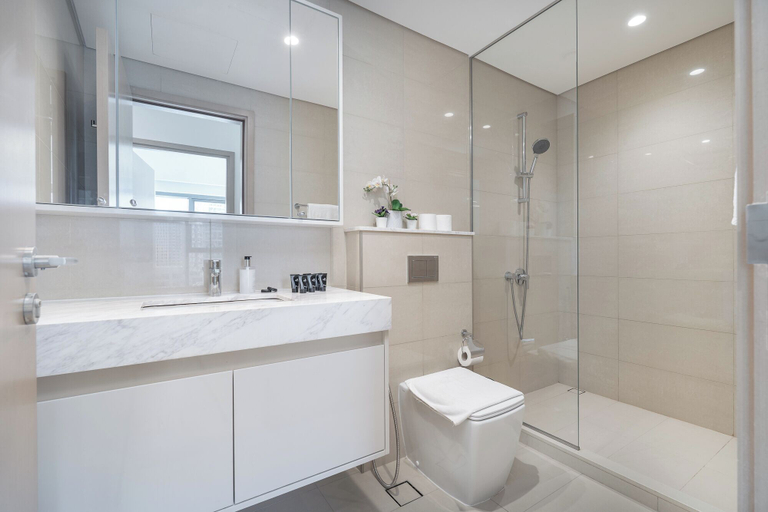 Bathroom, Stylish Urban Living in Burj Royale, Dubai