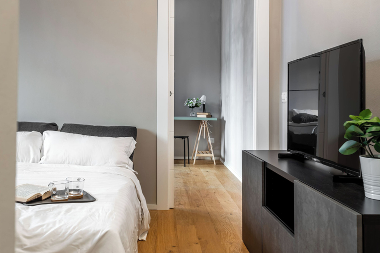 Others 2, Charming flat with desk, Milano