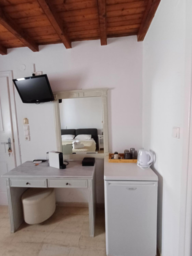 Others 5, Manos Rooms, South Aegean