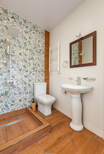 Bathroom 3, Manoni Ratiani's Guesthouse, Mestia
