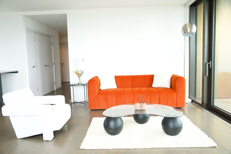 Others 3, 1 Bed Urban Escape in Battersea, London