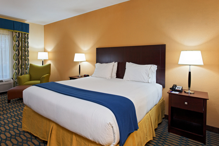 Bedroom 3, Holiday Inn Express & Suites ANDALUSIA by IHG, Covington