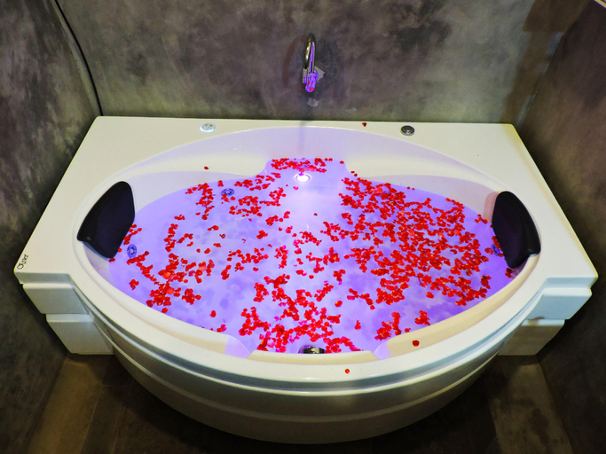 Bathroom 10