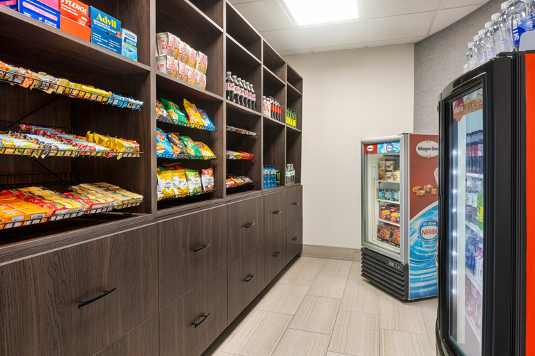 Food & Drinks 4, Holiday Inn Express & Suites WAYCROSS by IHG, Ware