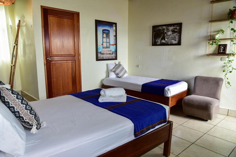 Others 4, Los Amigos Hostel, Flores