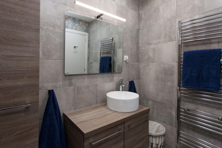 Room 3, Lovely 2 Bedroom apt in Metaxourgio Center, Attica