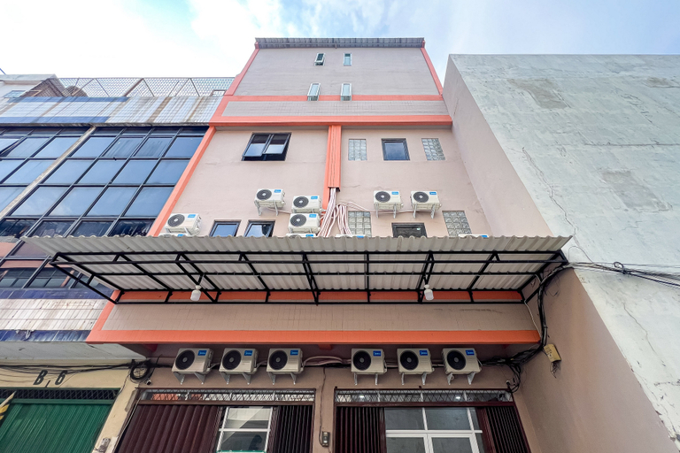 Exterior & Views 2, Guest House 21 RedPartner, West Jakarta