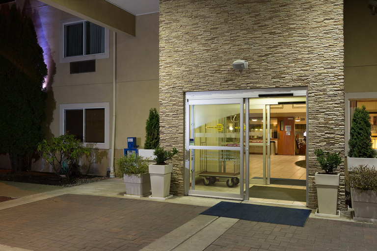 Exterior & Views 2, Holiday Inn Express & Suites BURLINGTON by IHG, Skagit