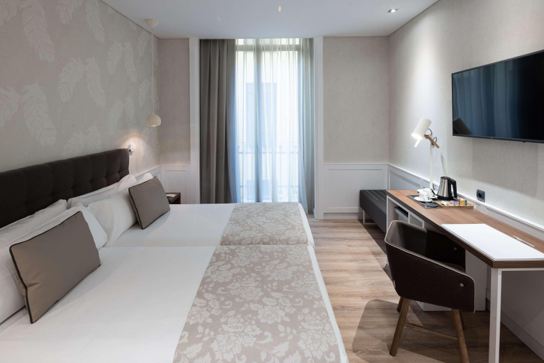Bedroom 2, Catalonia Puerta del Sol, Madrid