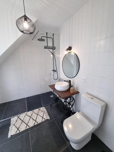 Bathroom 3, Les Ganivelles, Morbihan