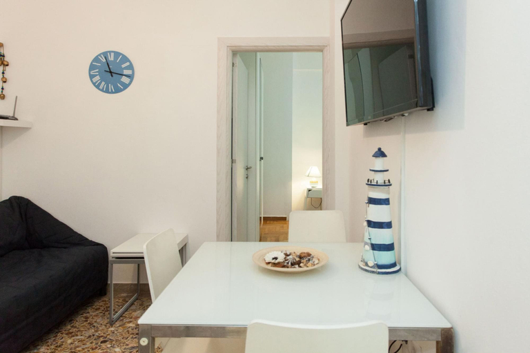 Room 2, Lovely 2 Bedroom apt in Metaxourgio Center, Attica