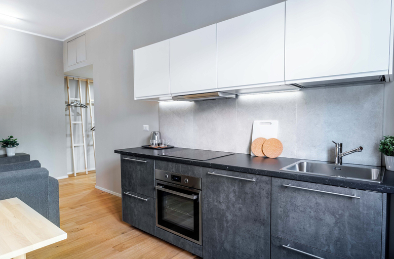 Others 4, Charming flat with desk, Milano