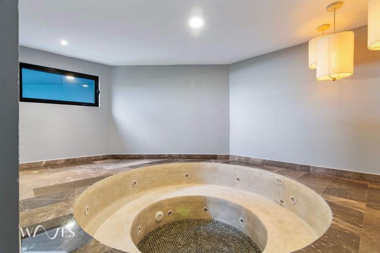 Room 4, Modern 1 Bedroom Apartment With Luxury Amenities at Paramar Black by Waves, Cozumel