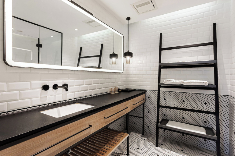Bathroom 5, Cheens Hotel, Chengdu