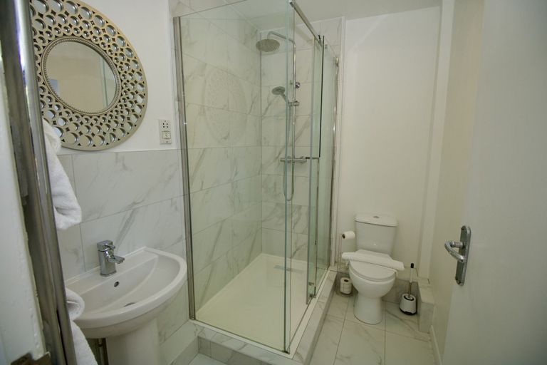 Bathroom 4, The Kings Head Rye, East Sussex