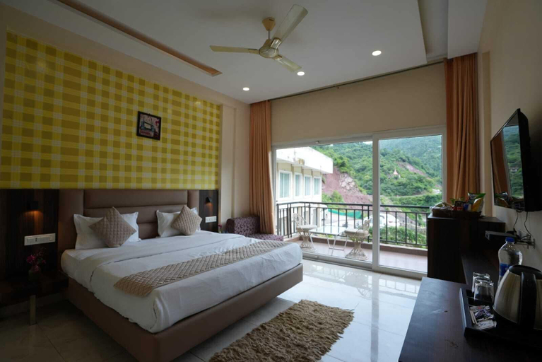 Bedroom 3, Royal suites Chakki Morh, Solan