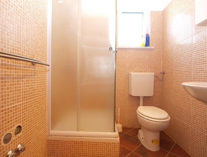 Bathroom, Apartment 1296, Pula