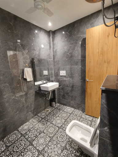 Bathroom 4, The Sunrise Vista, Delhi