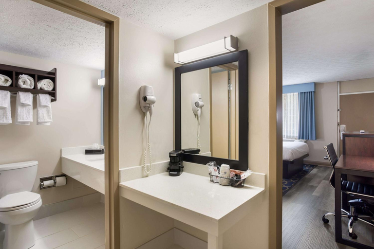 Bathroom 4, SureStay Hotel by Best Western Bardstown General Nelson, Nelson
