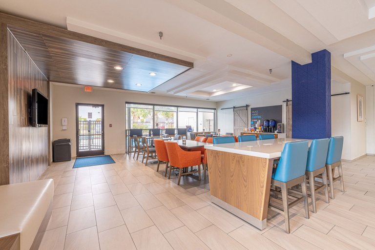 Food & Drinks 5, Holiday Inn Express & Suites COLLEGE STATION by IHG, Brazos