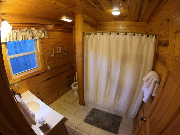 Room 2, Beautiful Cabin w hot tub Sauna Pool Table, Sevier
