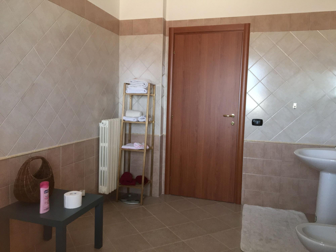 Bathroom 3, Papa Pignatelli, Barletta-Andria-Trani