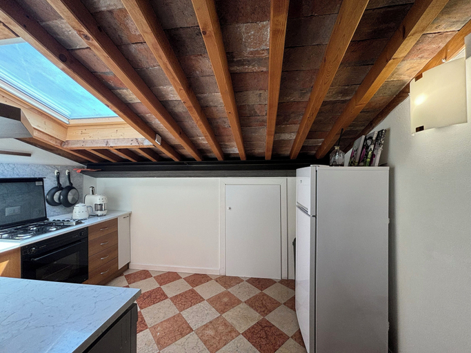 Others 4, You & Me Corporation Home Verona Centro, Verona