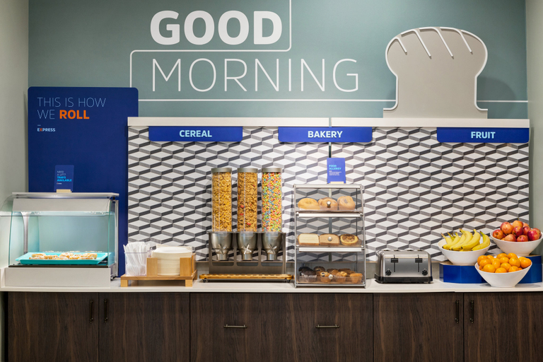 Food & Drinks 5, Holiday Inn Express & Suites WAYCROSS by IHG, Ware