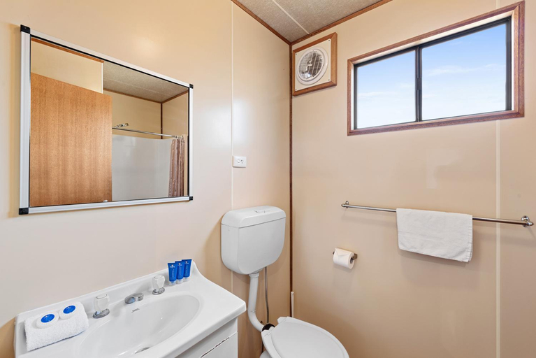 Bathroom 3, Discovery Parks - Moama West, Murray