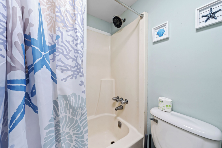 Bathroom 3, Beachview 312, Baldwin
