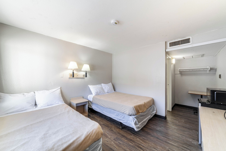 Bedroom 2, Extended Stay by Welcome INN, Kansas City