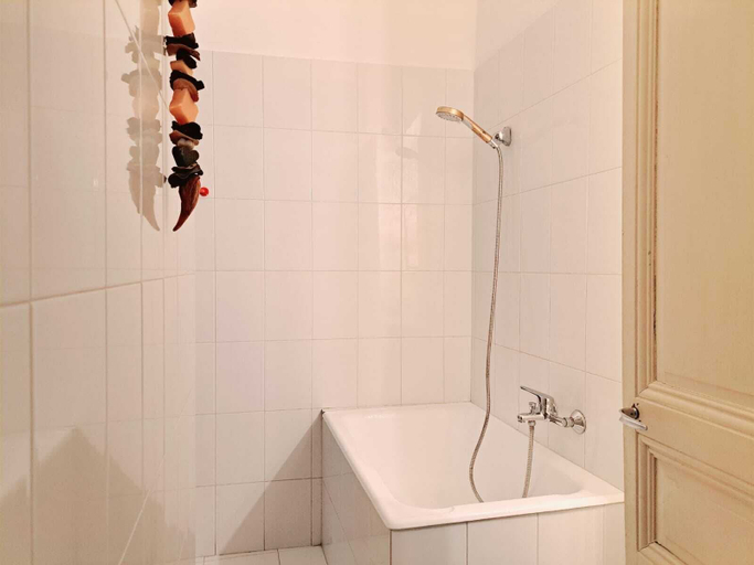 Bathroom 5, Casa Giannina, Imperia