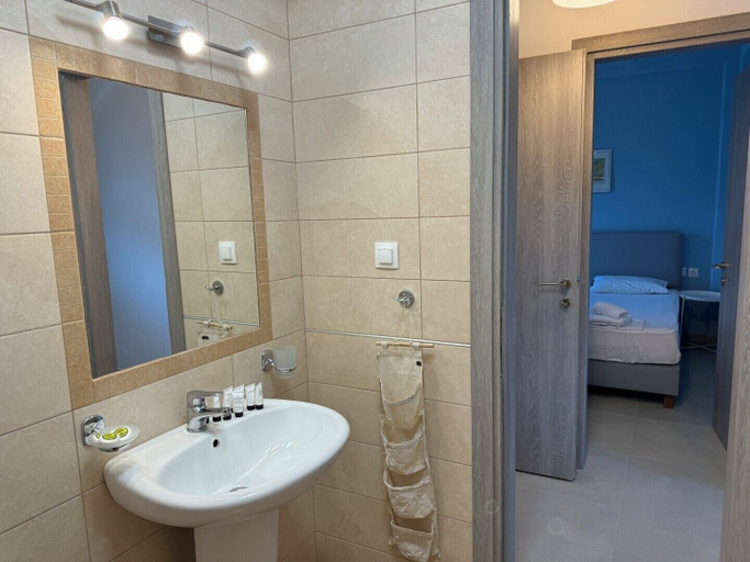 Bathroom 5, Makis House, Central Macedonia