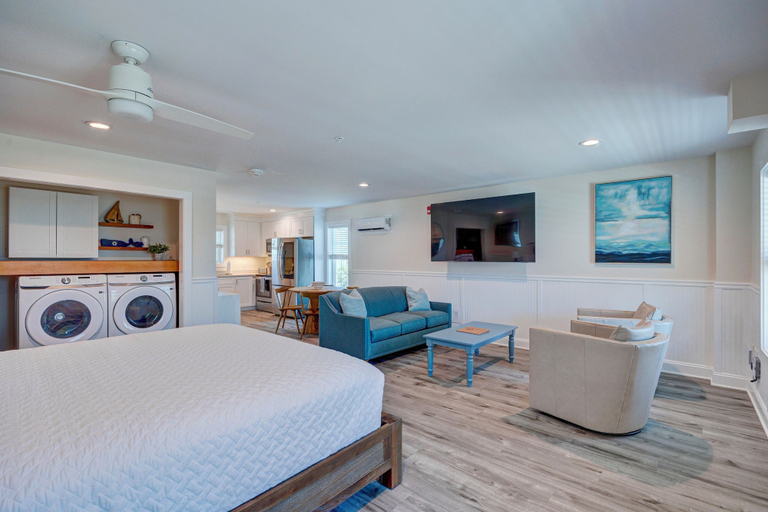 Bedroom 2, Saltwater Resort, Pender