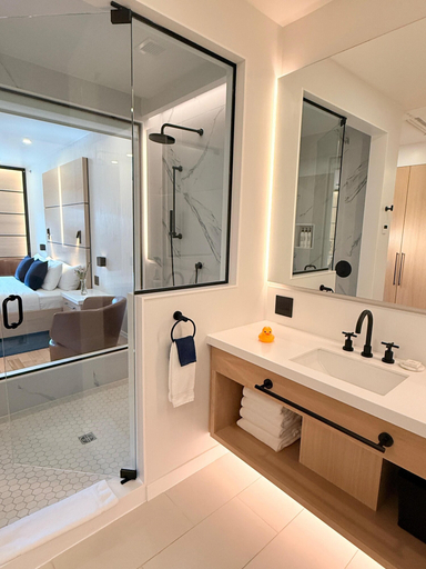 Bathroom 4, Cribs on Main, Prince Edward