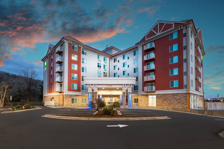 Exterior & Views 2, Holiday Inn Express & Suites ASHEVILLE DOWNTOWN by IHG, Buncombe