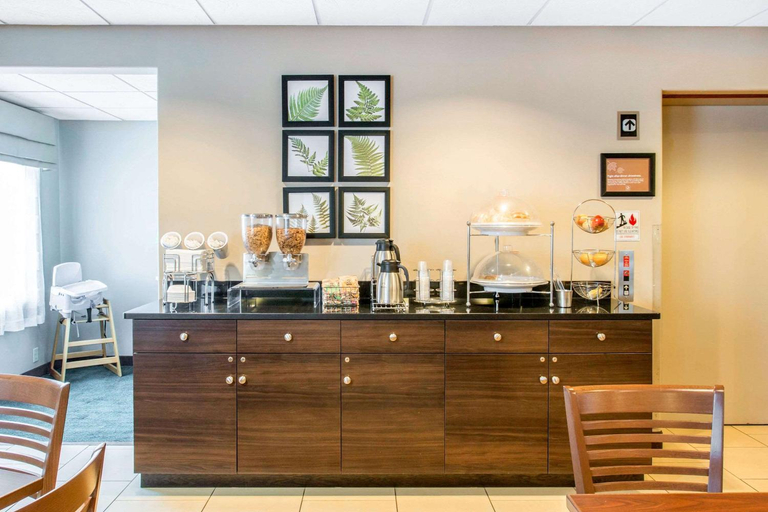 Food & Drinks 5, Sleep Inn & Suites Oregon - Toledo, Lucas