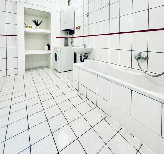 Others 3, Stylish 5BR 7min to Westbahnhof, Wien