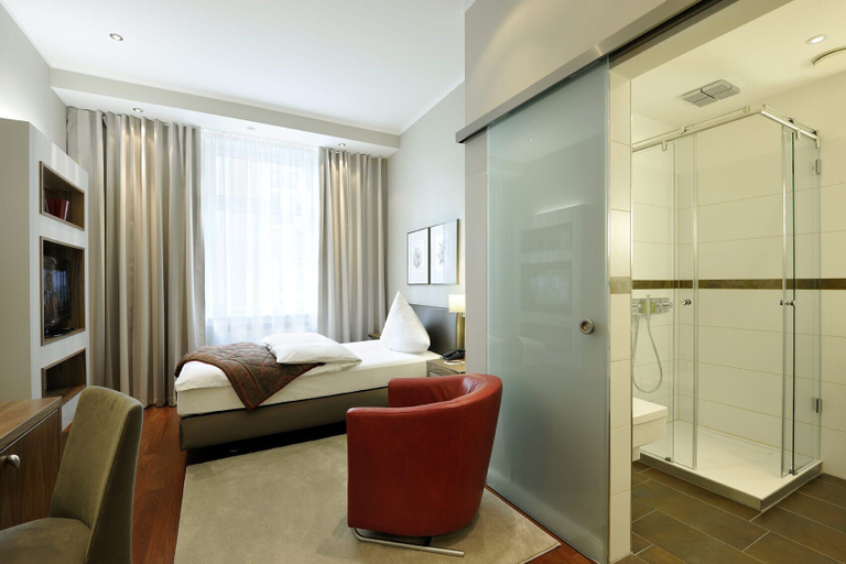 Bedroom 3, Kastens Hotel Luisenhof, Region Hannover