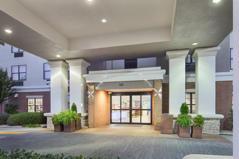 Exterior & Views 2, Holiday Inn Express & Suites BYRON by IHG, Peach