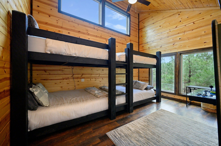 Bedroom 5, 3king/4queen - Perfect Family/friends Cabin - Firepit, McCurtain